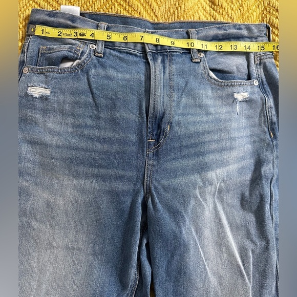 American Eagle - High-waisted Distressed Mom Jeans - Size 10 Regular - Picture 4 of 5